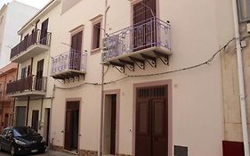 Il Glicine Appartamenti & Rooms
